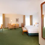 Dorint Charlottenhof Halle 酒店 4*