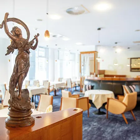 Dorint Charlottenhof Halle 酒店 4*