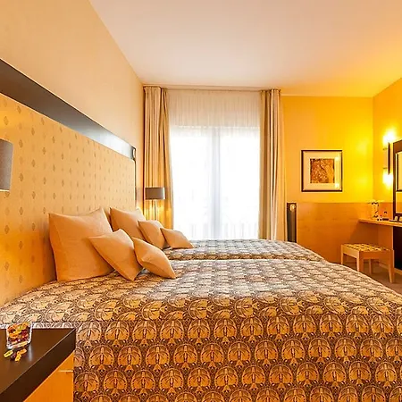 Hotel Dorint Charlottenhof Halle 4*