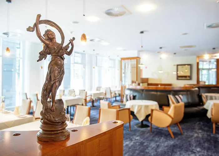 Dorint Charlottenhof Halle 酒店 4*