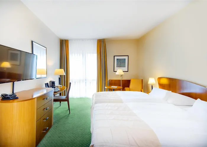 Dorint Charlottenhof Halle 酒店 4*