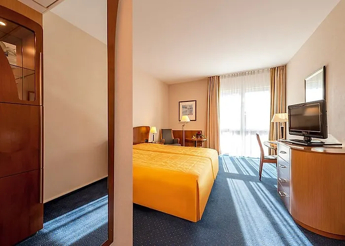 Hotel Dorint Charlottenhof Halle 4*